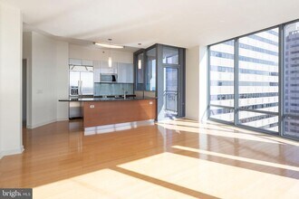 2101 Market St in Philadelphia, PA - Building Photo - Building Photo