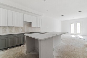 1504 Hussion St in Houston, TX - Building Photo - Building Photo