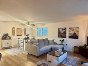 542 E Pine St in Long Beach, NY - Foto de edificio - Building Photo