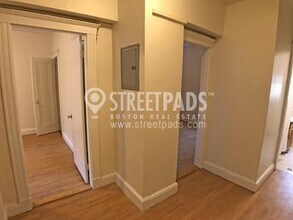 1810 Commonwealth Ave in Boston, MA - Building Photo - Building Photo