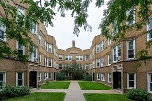 4828 W Addison St, Unit E3 in Chicago, IL - Building Photo