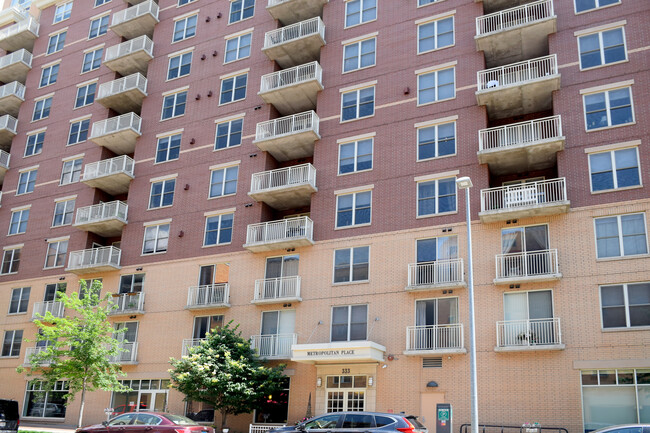 333 W Mifflin St, Unit 5050 in Madison, WI - Building Photo - Building Photo
