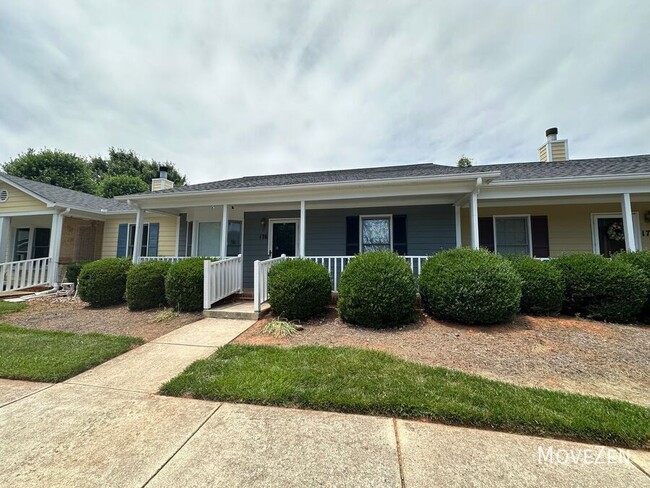 814 Guilford College Rd in Greensboro, NC - Building Photo - Building Photo