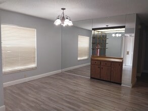 3962 Basswood Dr in Sarasota, FL - Building Photo - Building Photo