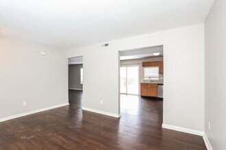 2718 Rothe Ln in Indianapolis, IN - Building Photo - Building Photo