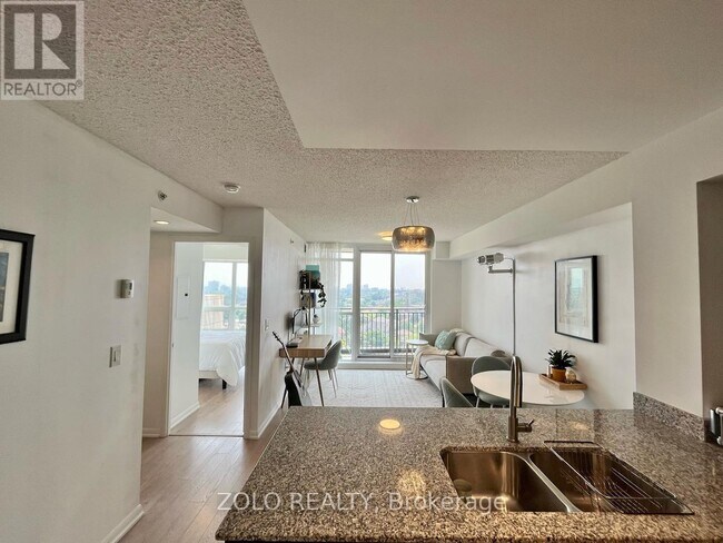 800-800 Lawrence Ave W