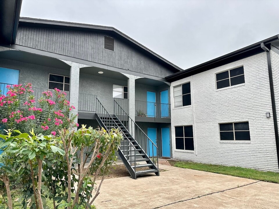 The Monark Apartments in McAllen, TX - Building Photo