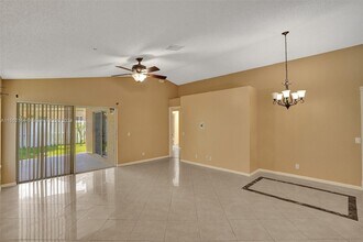 1425 Mira Vista Cir in Weston, FL - Building Photo - Building Photo