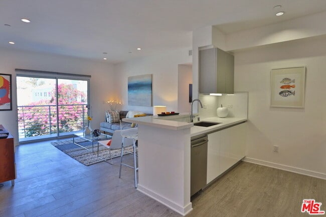 11776 Idaho Ave in Los Angeles, CA - Building Photo - Building Photo