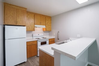 Oak Village in Oakland, CA - Building Photo - Interior Photo