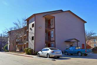 The Pointe in Oklahoma City, OK - Building Photo - Building Photo