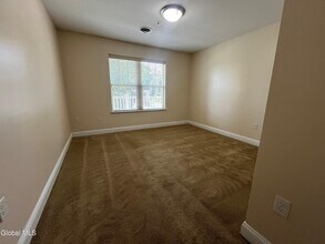 11 Hampstead Pl in Saratoga Springs, NY - Building Photo - Building Photo