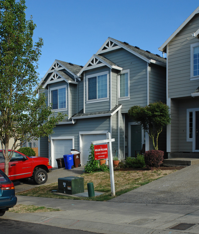 Kelly Creek Estate Townhomes # 2 in Gresham, OR - Building Photo - Building Photo