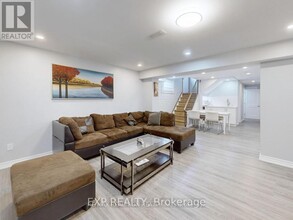 70 Fulwell Crescent in Toronto, ON - Building Photo - Building Photo