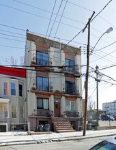 The Pioneer in Bronx, NY - Foto de edificio - Building Photo