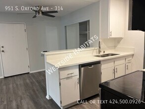 951 Oxford Ave in Los Angeles, CA - Building Photo - Building Photo