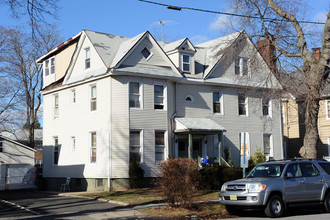 325 Union St in Hackensack, NJ - Building Photo - Building Photo