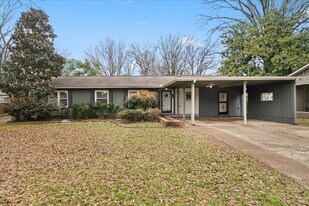 1073 Ivy Rd in Memphis, TN - Building Photo
