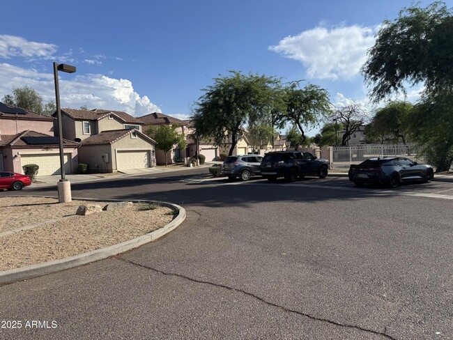 10225 W Camelback Rd in Phoenix, AZ - Building Photo - Building Photo