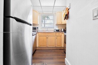 8105 Lagos De Campo Blvd in Tamarac, FL - Building Photo - Building Photo