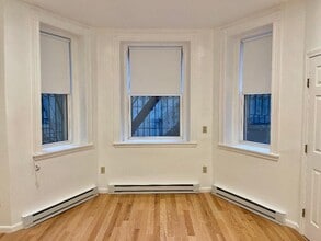 1077 Beacon St, Unit B in Brookline, MA - Foto de edificio - Building Photo