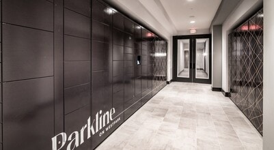 16717 Westpark Dr in Houston, TX - Foto de edificio - Building Photo