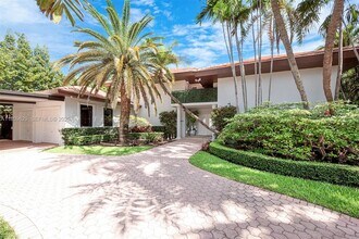 201 Knollwood Dr in Key Biscayne, FL - Building Photo - Building Photo