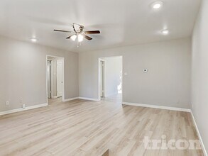 126 Frost Dr, Unit 02208 in Woodland, CA - Building Photo - Building Photo