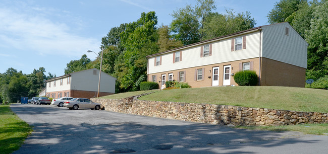 Niagara Townhouses in Vinton, VA - Building Photo - Building Photo