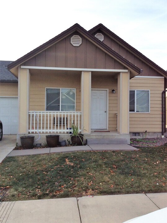 2206 Jakob Ave in La Grande, OR - Building Photo