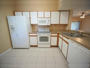 6009 Skydale Way in Riverview, FL - Foto de edificio - Building Photo