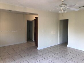 1571 NE 176th St in North Miami Beach, FL - Building Photo - Building Photo