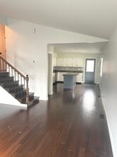 566 Comstock Ave in Elmhurst, IL - Building Photo - Building Photo