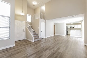 2446 Cliffwood Dr in Henderson, NV - Foto de edificio - Building Photo