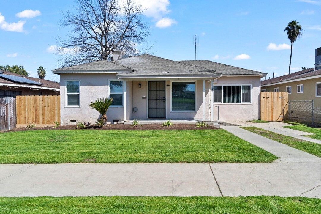 1114 Martin Ave in Fresno, CA - Building Photo