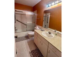 2228 Oregon Ct in Minneapolis, MN - Foto de edificio - Building Photo