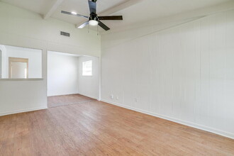 707 Pleasant Manor Ave in Burleson, TX - Foto de edificio - Building Photo
