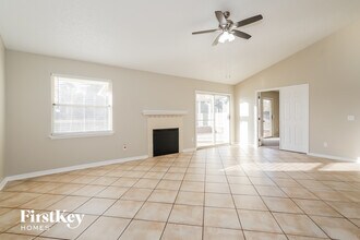 8726 Bandera Cir S in Jacksonville, FL - Foto de edificio - Building Photo