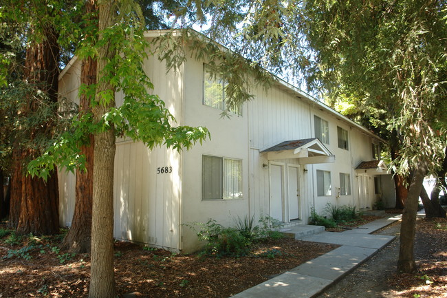 5683 Tucson Dr in San Jose, CA - Foto de edificio - Building Photo