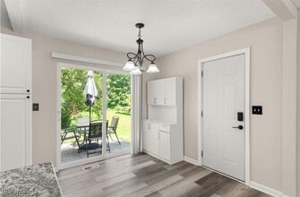 794 Robinhood Dr in Aurora, OH - Building Photo - Building Photo