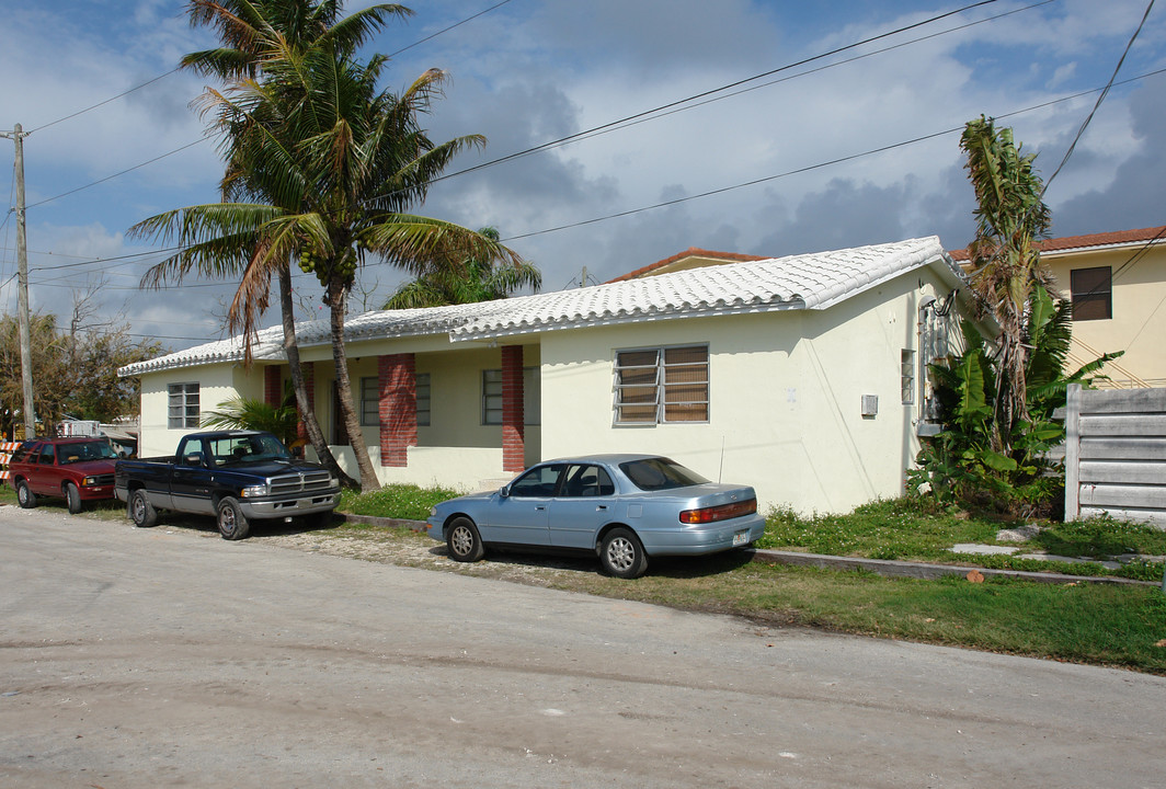 351 Elm St in Hollywood, FL - Building Photo