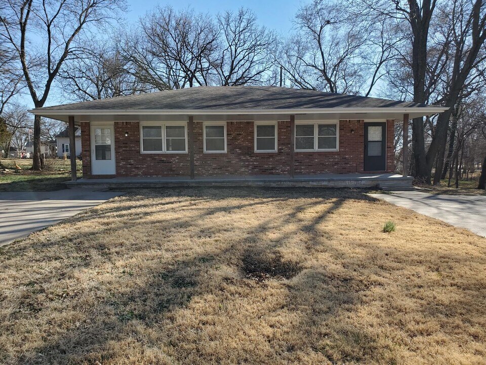 129 Arkansas St in Mulvane, KS - Building Photo