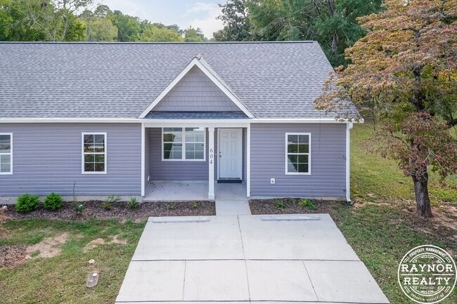 property at 606-606 E Pine Ave