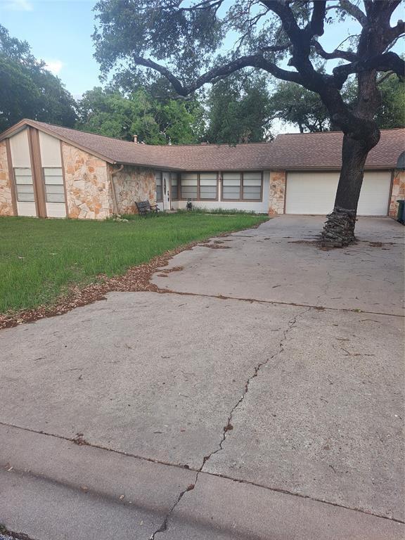 property at 11801 Broad Oaks Dr