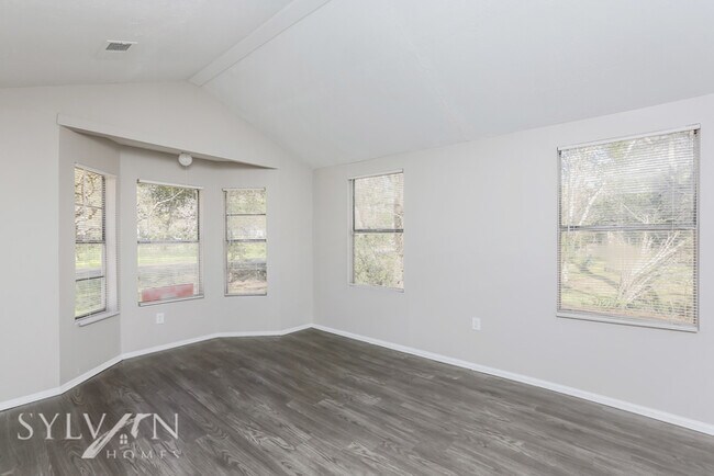 357 Broadmoor Dr photo'