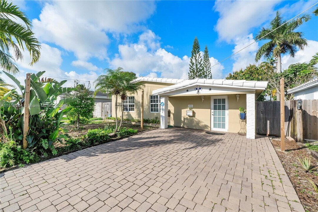 1321 NE 16th Ave in Fort Lauderdale, FL - Building Photo