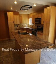 1050 Mohawk St in South Lake Tahoe, CA - Building Photo - Building Photo