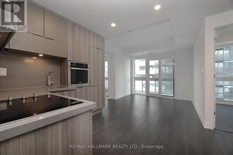 39 Roehampton Ave in Toronto, ON - Building Photo - Building Photo
