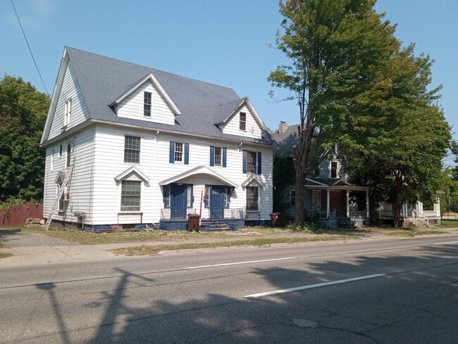 property at 316 W Saginaw St