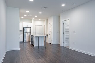 Station 75 Apartments at McDonough in Locust Grove, GA - Foto de edificio - Interior Photo